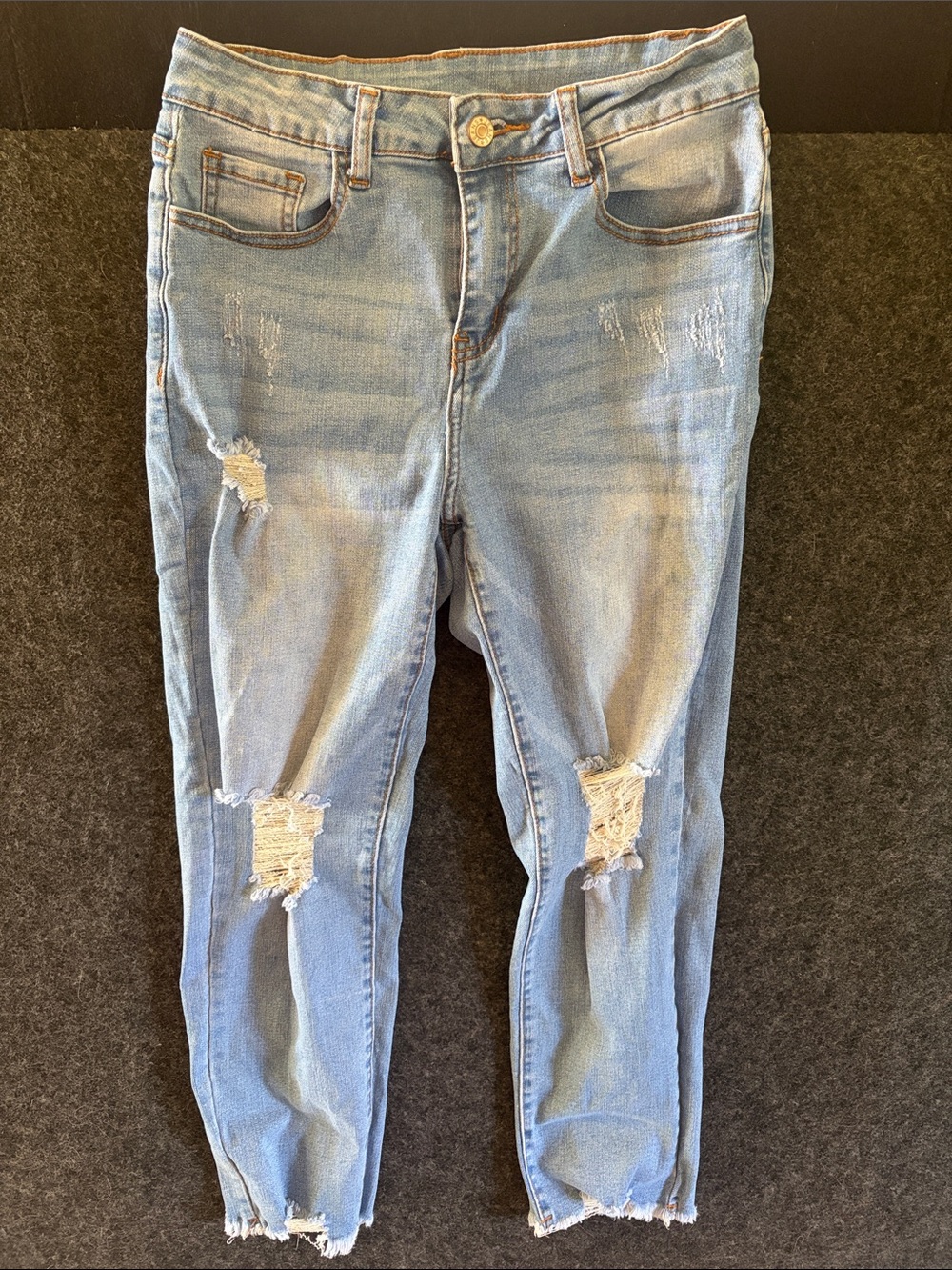 Women’s Distressed Light Blue Stretchy Skinny Jeans size 6